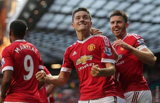 转会市场中 转会市场中